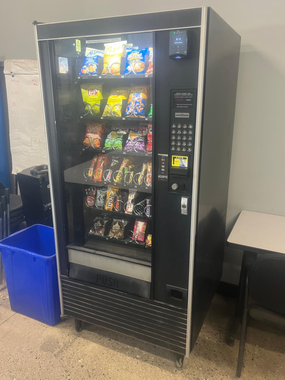 AMS LB5 vending machine